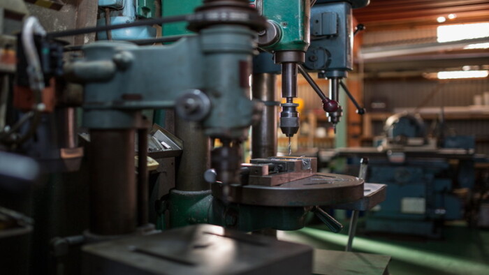 製缶作業で使用される機械